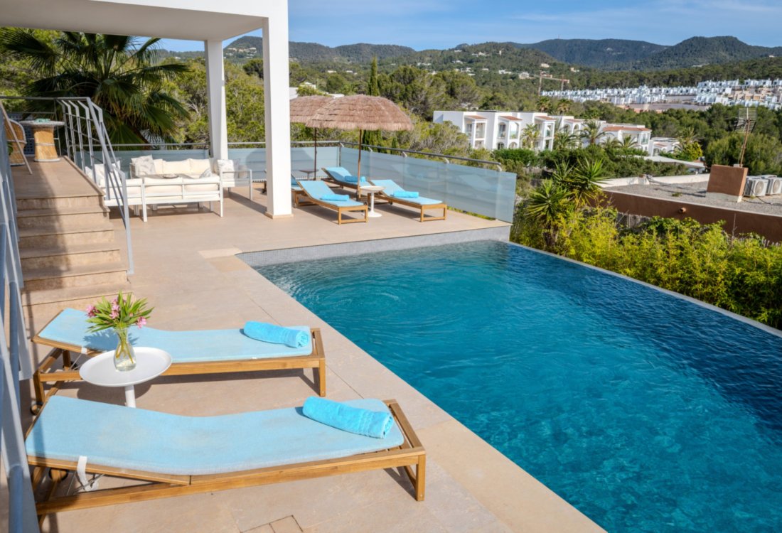Stylish beach house in Cala Tarida - 16
