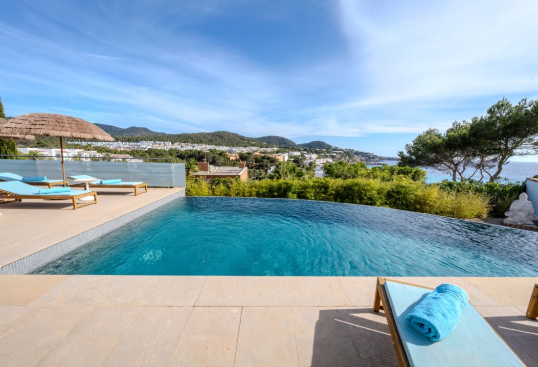 Stylish beach house in Cala Tarida - 15