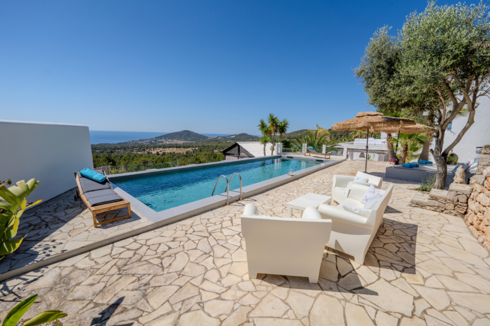 4 bedroom villa in Cala d’Hort - 26