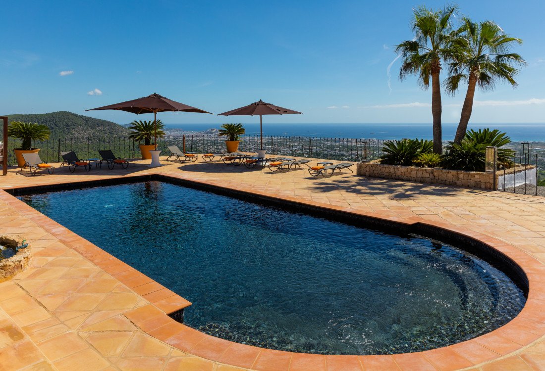 Top class property in stunning location - 2