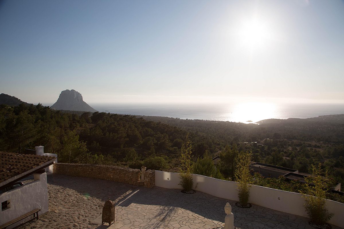 Villa im ibizenkischen Stil mit Ausblick auf den legendären Es Vedra Felsen - 6