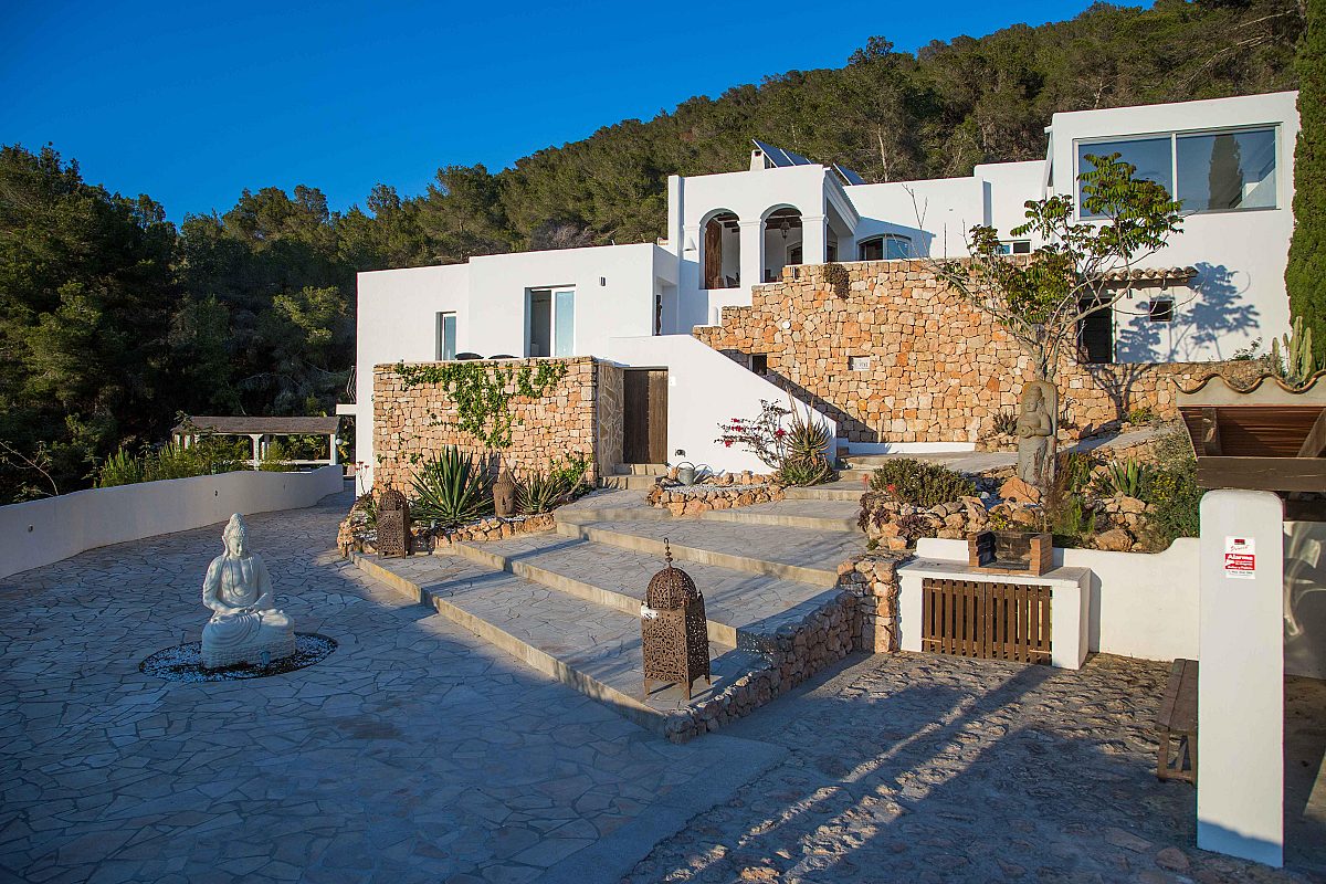 Villa im ibizenkischen Stil mit Ausblick auf den legendären Es Vedra Felsen - 2