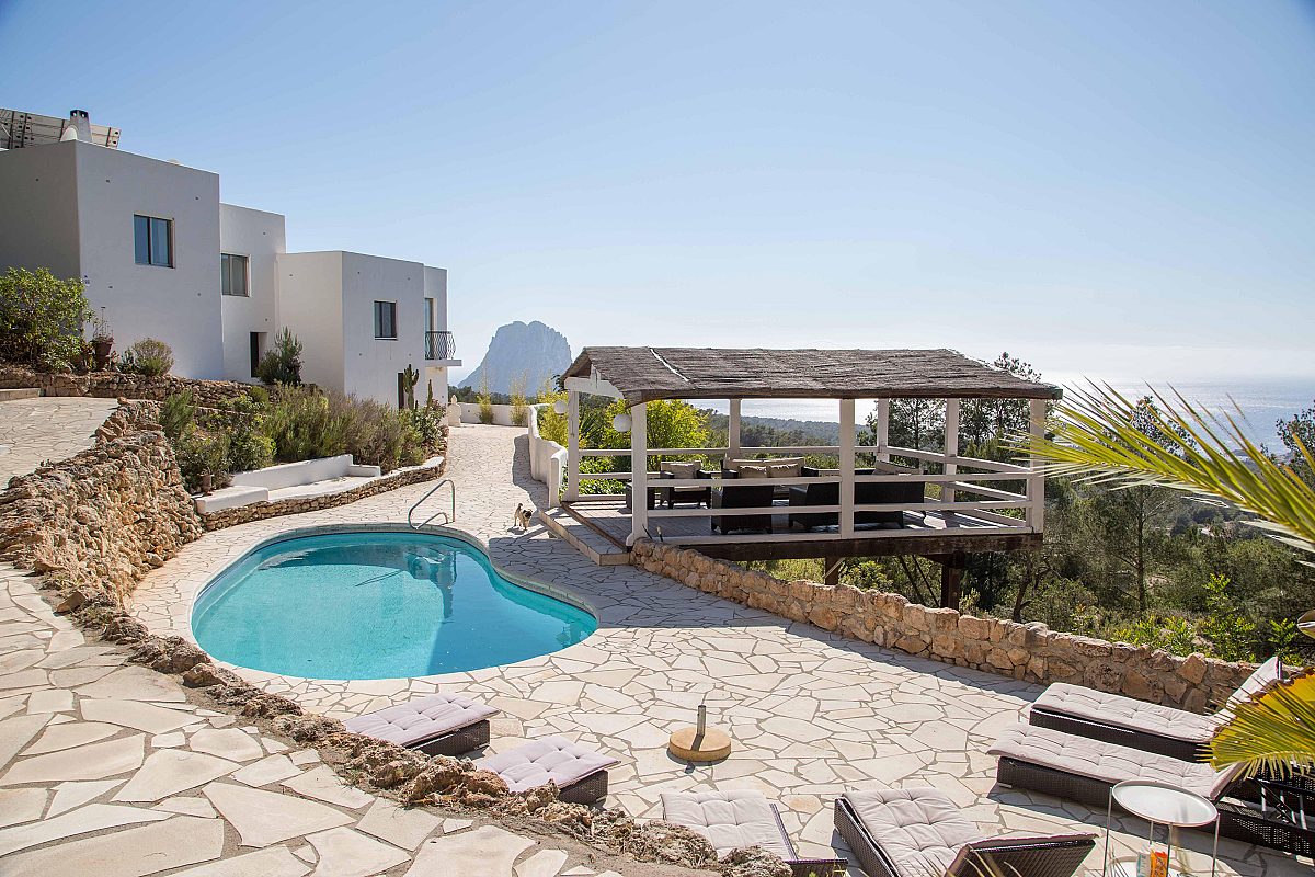 Villa im ibizenkischen Stil mit Ausblick auf den legendären Es Vedra Felsen - 3