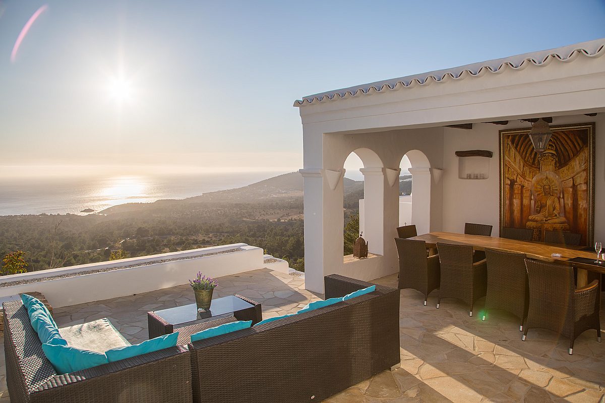 Villa im ibizenkischen Stil mit Ausblick auf den legendären Es Vedra Felsen - 7
