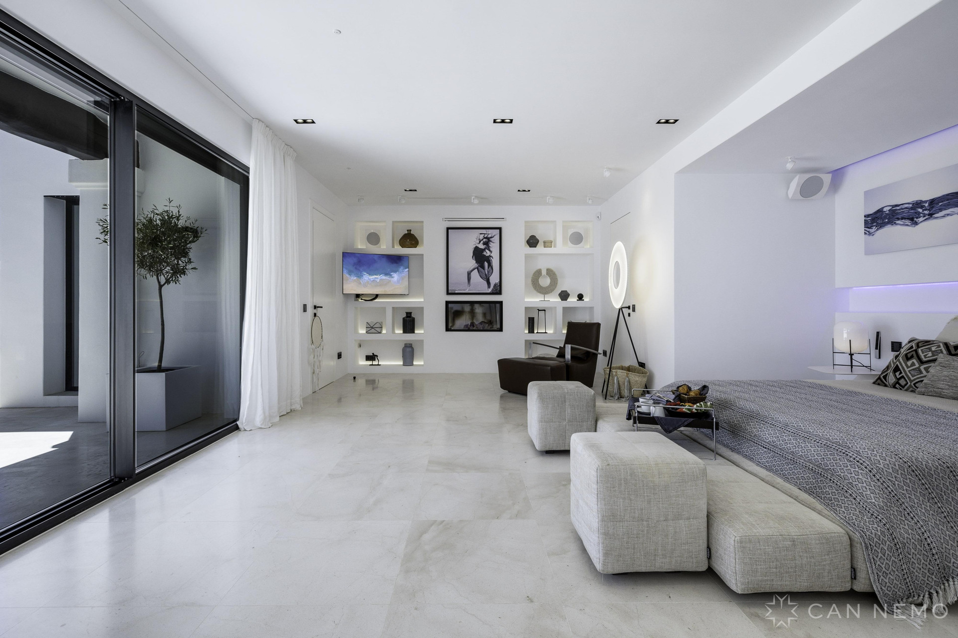 Luxury elegant property in a very sought after location  - 22