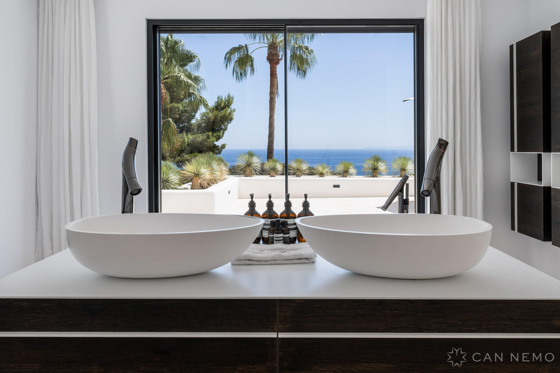 Luxury elegant property in a very sought after location  - 24