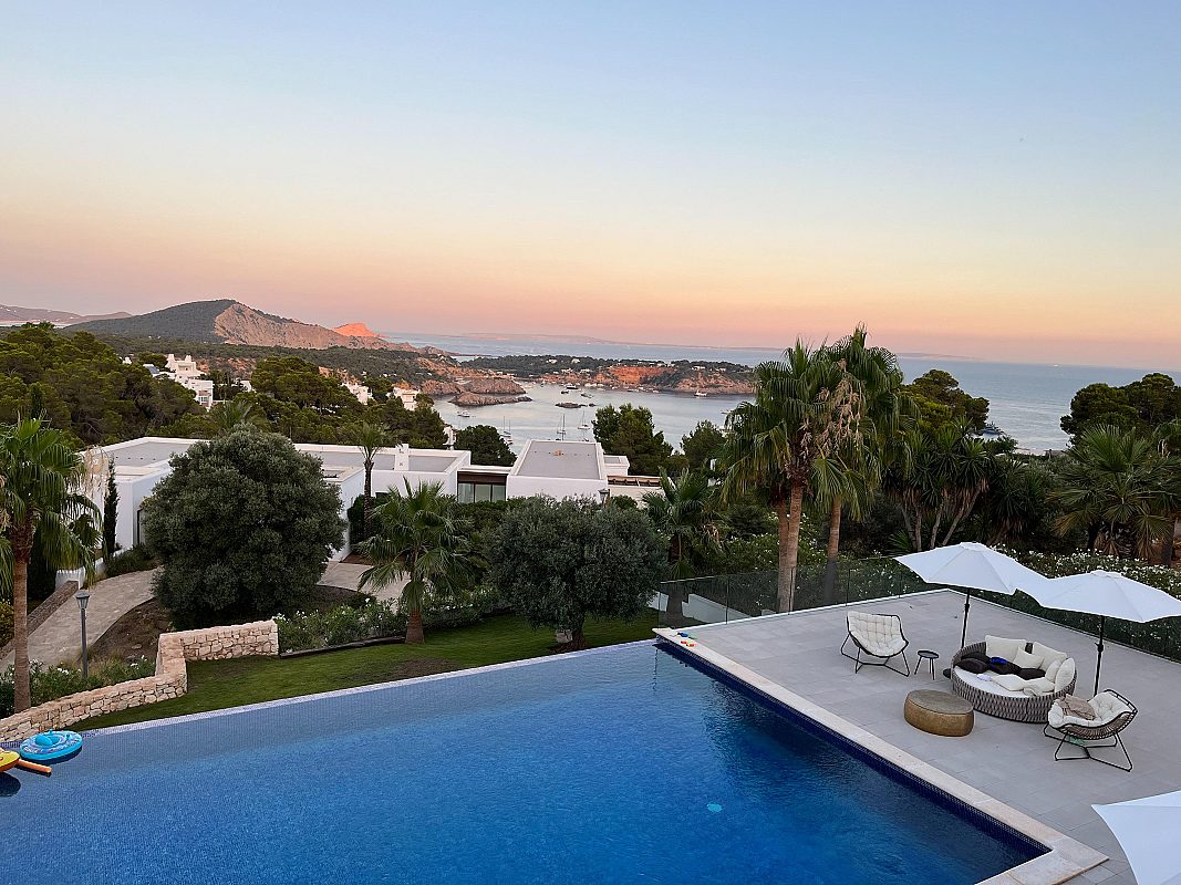 Sofisticada villa con vistas espectaculares en Vista Alegre - 1