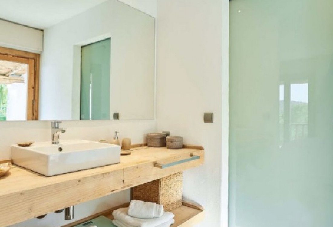 Luxusvilla im ibizenkischen Stil in den Hügeln von Cala Tarida - 22