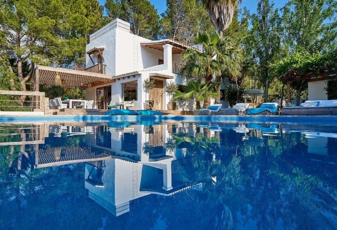 Luxusvilla im ibizenkischen Stil in den Hügeln von Cala Tarida - 1