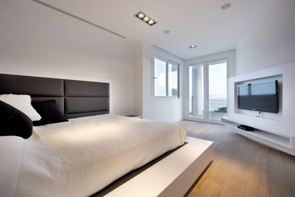 Lujosa y moderna propiedad en vecindario exclusivo - 3