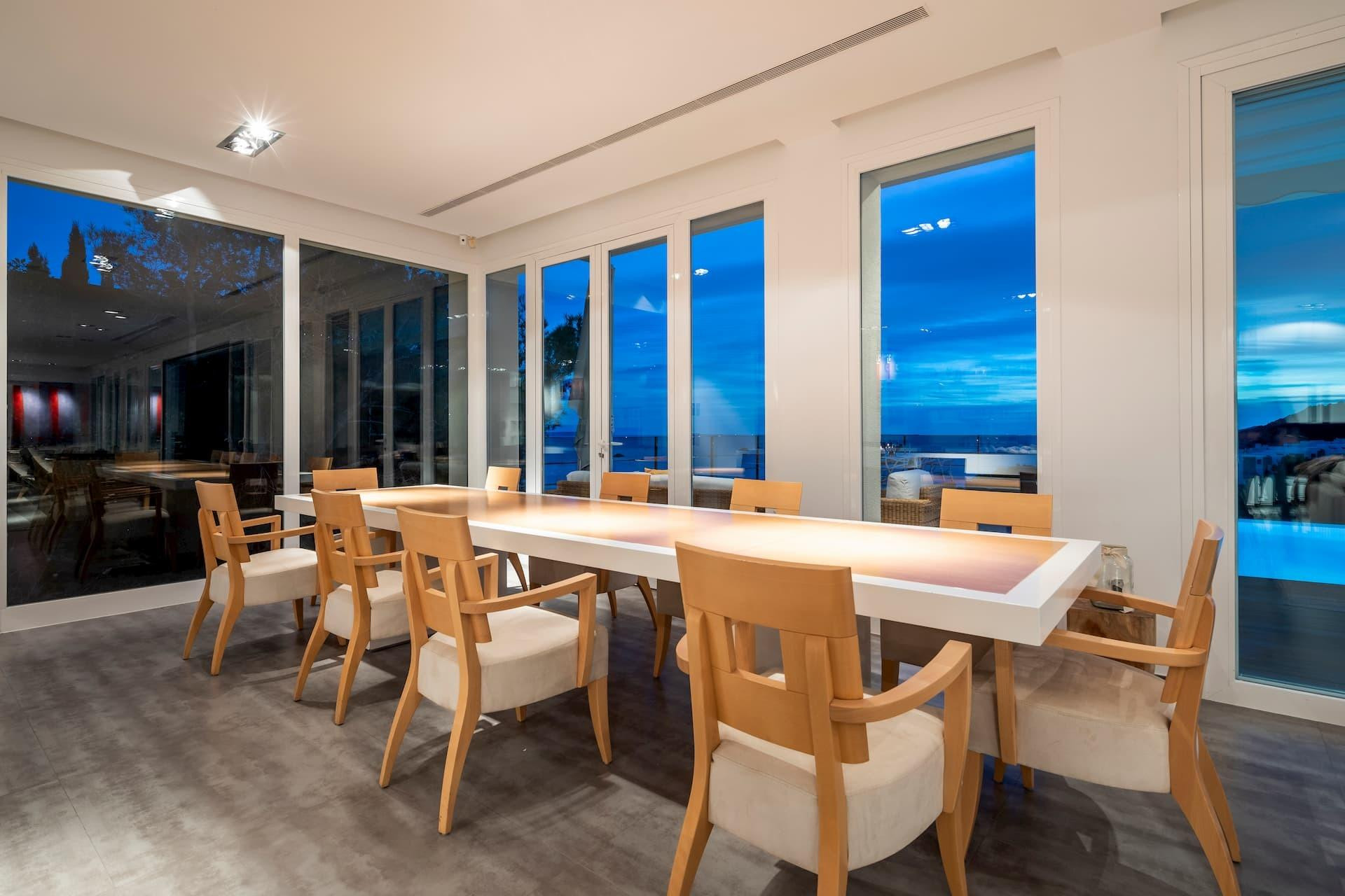 Deluxe modern property in exclusive neighbourhood - 24
