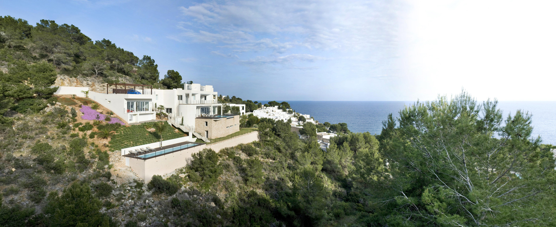 Deluxe modern property in exclusive neighbourhood - 2