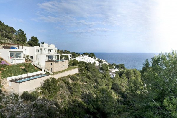 Lujosa y moderna propiedad en vecindario exclusivo - 2