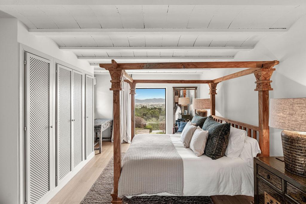 Magnificent property with incredible views to Salinas - 37