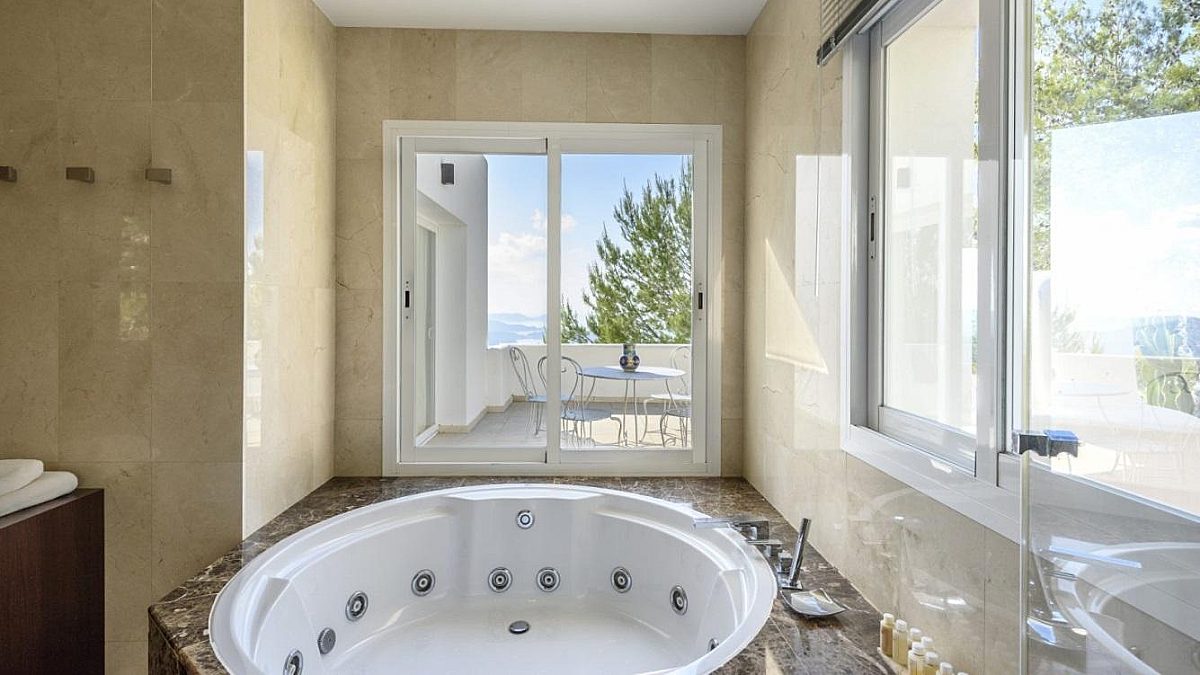 Preciosa villa moderna en las alturas de Es Cubells - 14