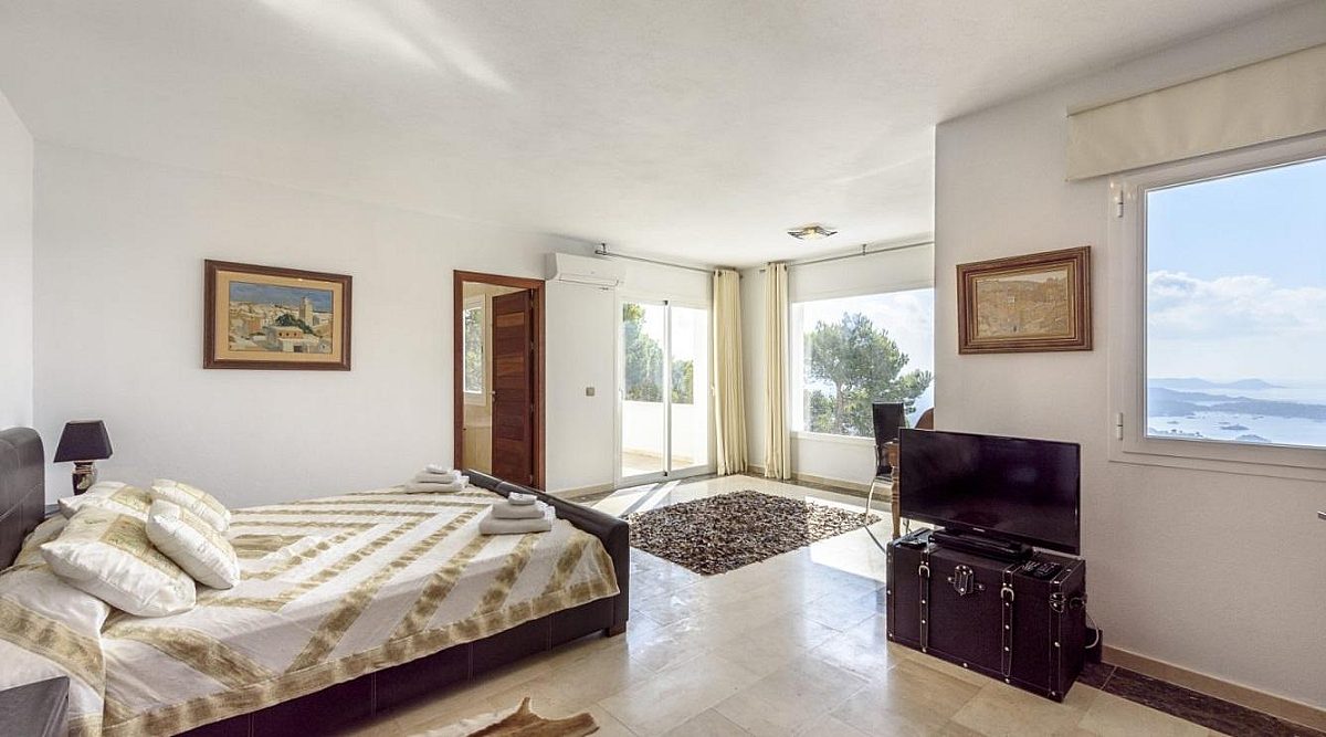 Preciosa villa moderna en las alturas de Es Cubells - 15