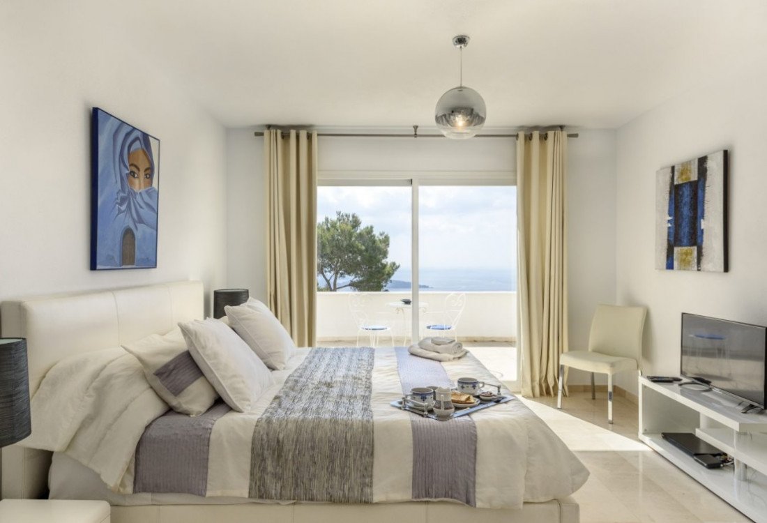 Preciosa villa moderna en las alturas de Es Cubells - 16