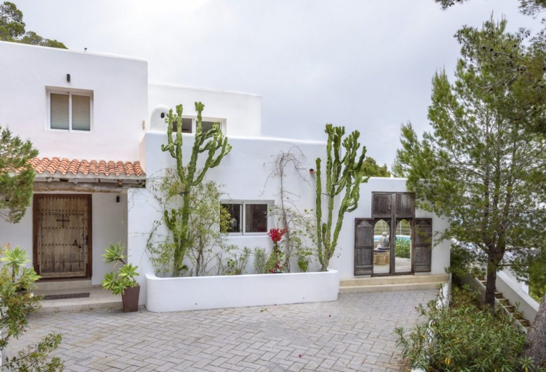 Preciosa villa moderna en las alturas de Es Cubells - 9