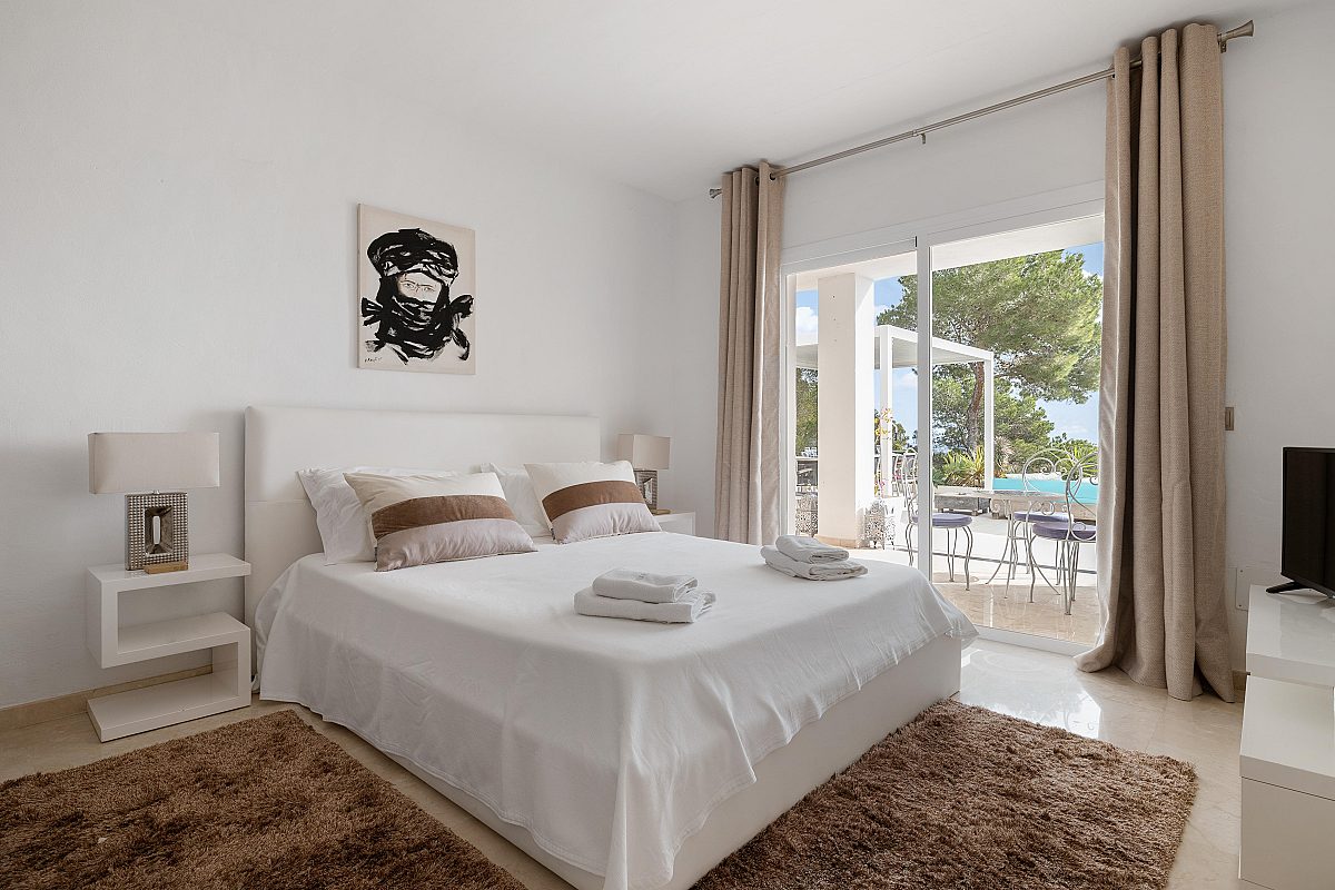 Preciosa villa moderna en las alturas de Es Cubells - 18