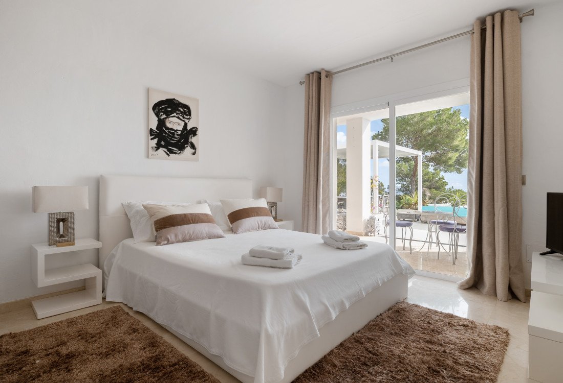 Preciosa villa moderna en las alturas de Es Cubells - 18