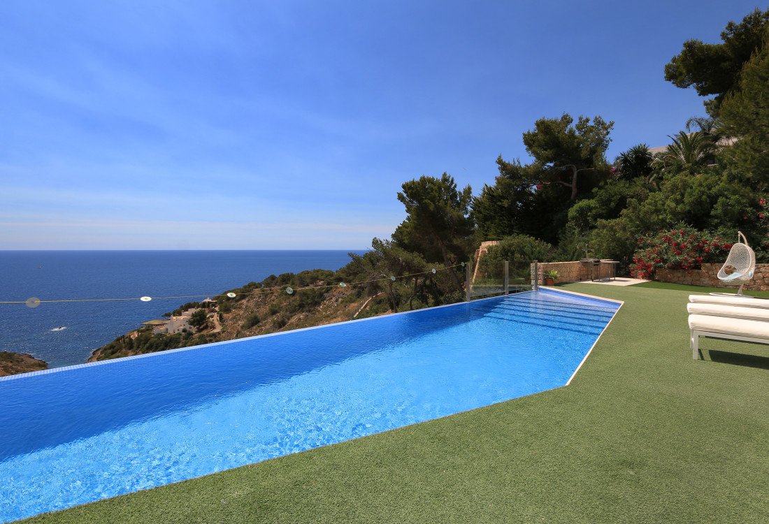 Fantastic minimalist villa in exclusive neigbourhood - 1