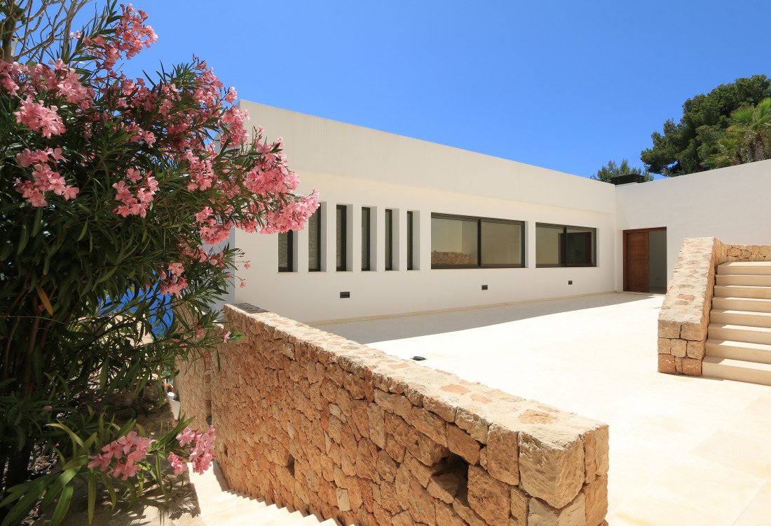 Fantastic minimalist villa in exclusive neigbourhood - 2