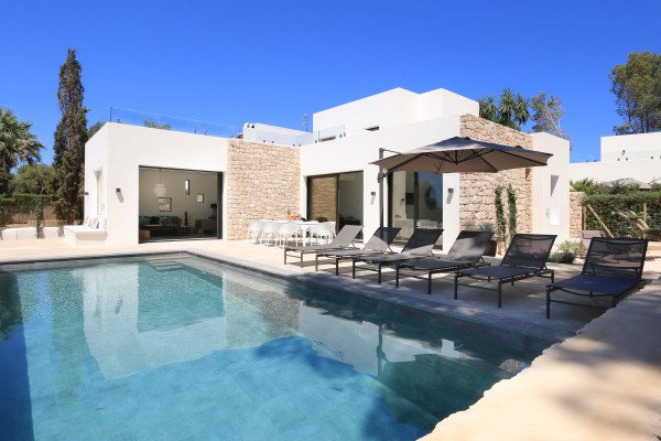 Una villa moderna construida a pocos metros del mar - 3