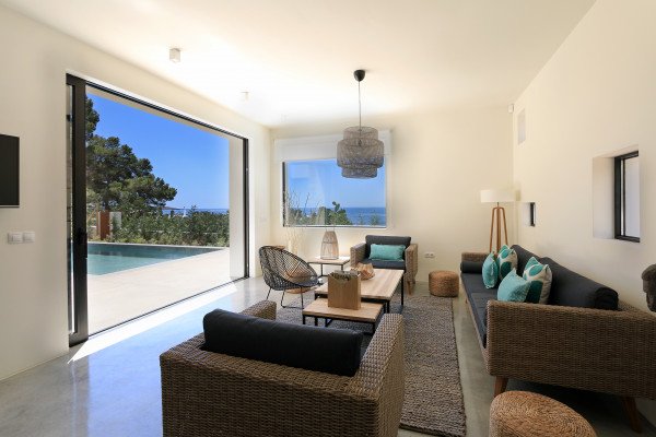 Una villa moderna construida a pocos metros del mar - 2