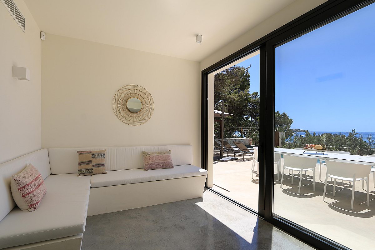Eine moderne Villa nur wenige Meter vom Meer entfernt - 13