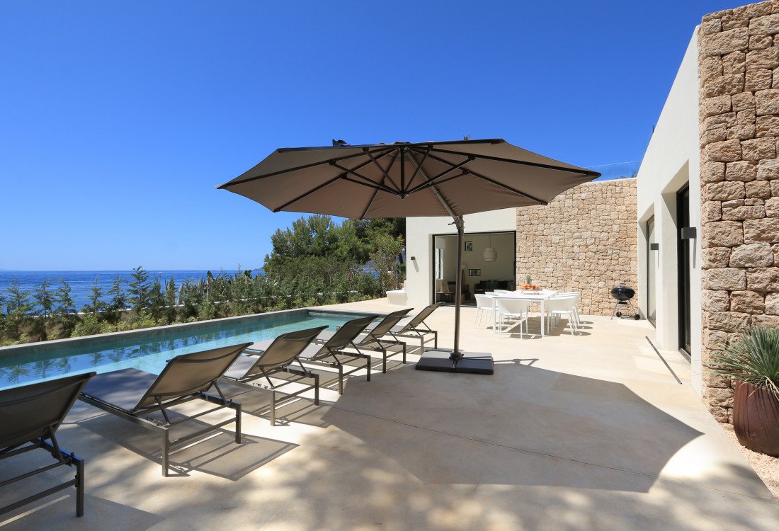 Eine moderne Villa nur wenige Meter vom Meer entfernt - 8