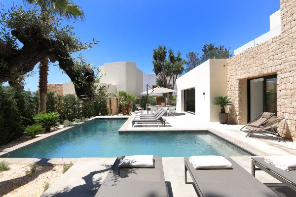 A modern villa built just a few meters from the sea - 1