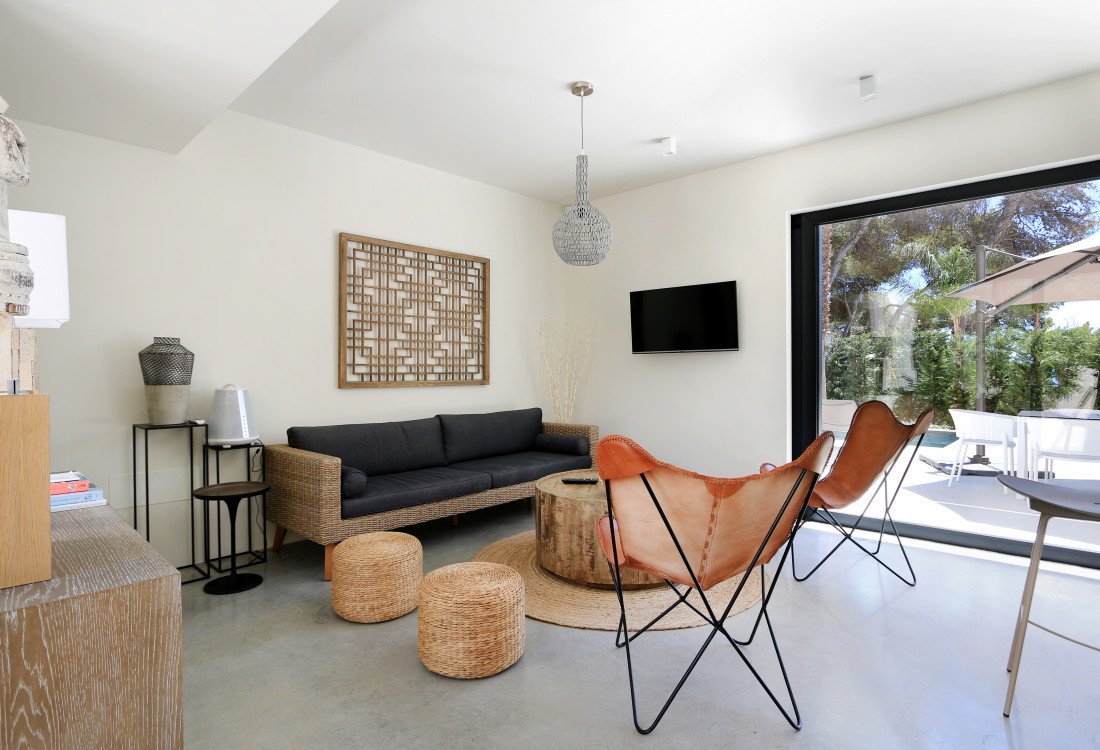 Eine moderne Villa nur wenige Meter vom Meer gebaut - 8
