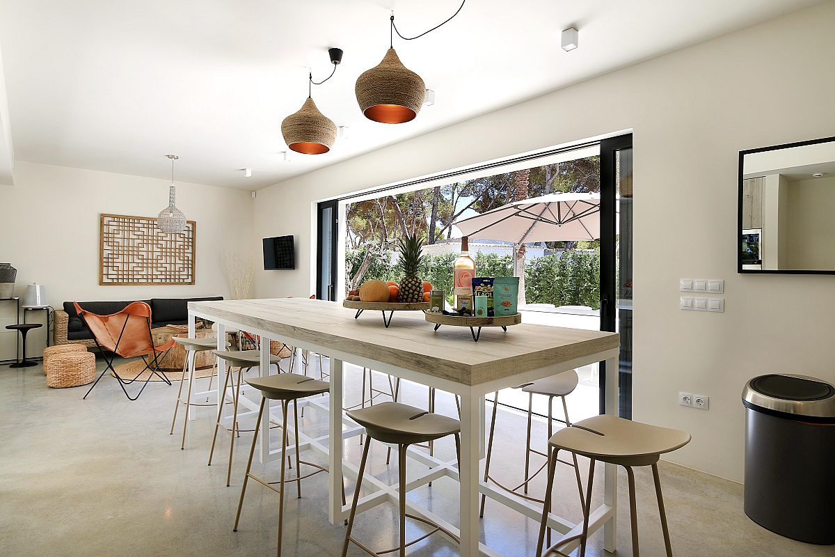Eine moderne Villa nur wenige Meter vom Meer gebaut - 9