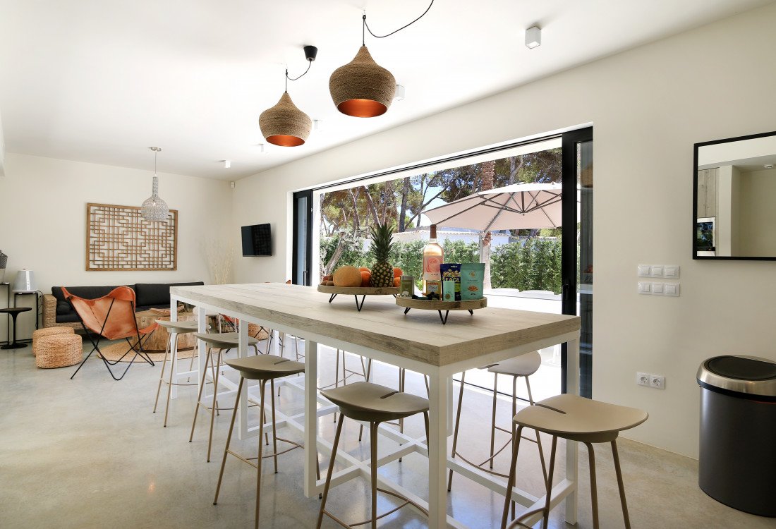 Eine moderne Villa nur wenige Meter vom Meer gebaut - 9