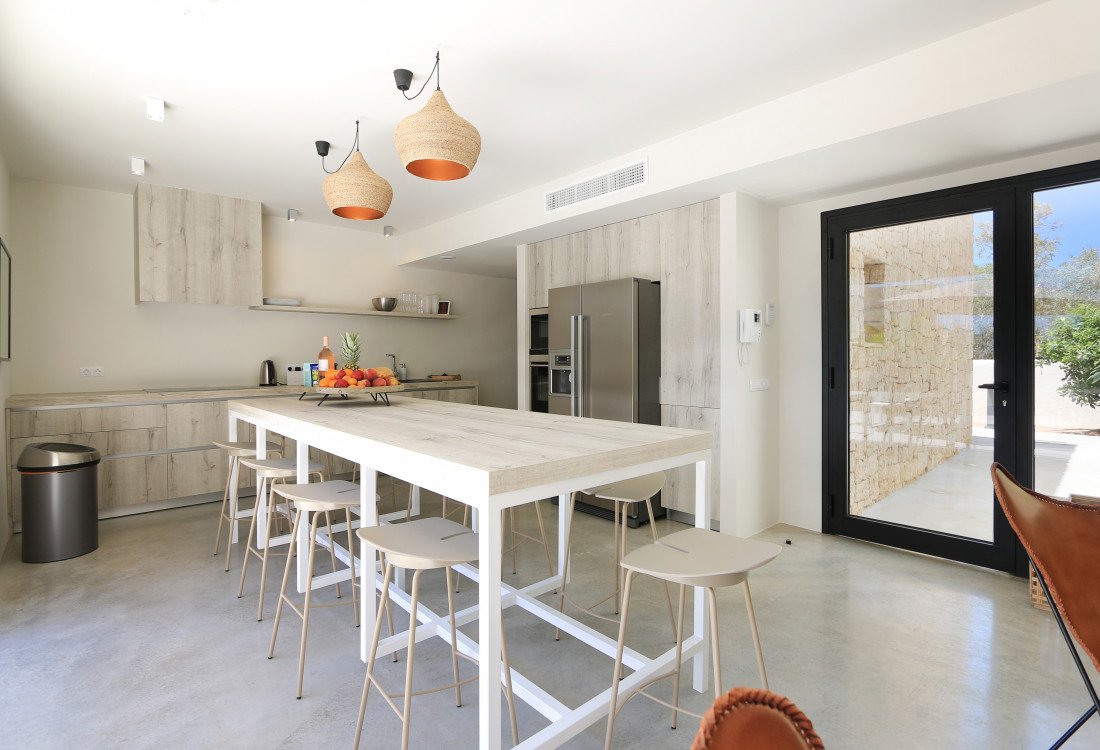 Eine moderne Villa nur wenige Meter vom Meer gebaut - 10