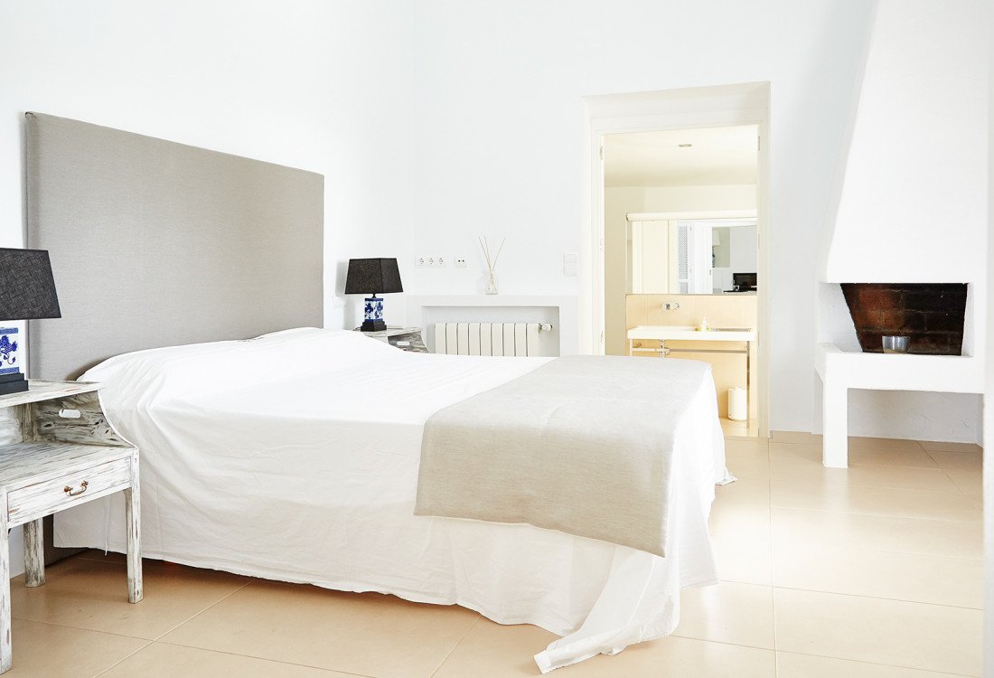 High-end Ibizan luxury in Cap Martinet - 14