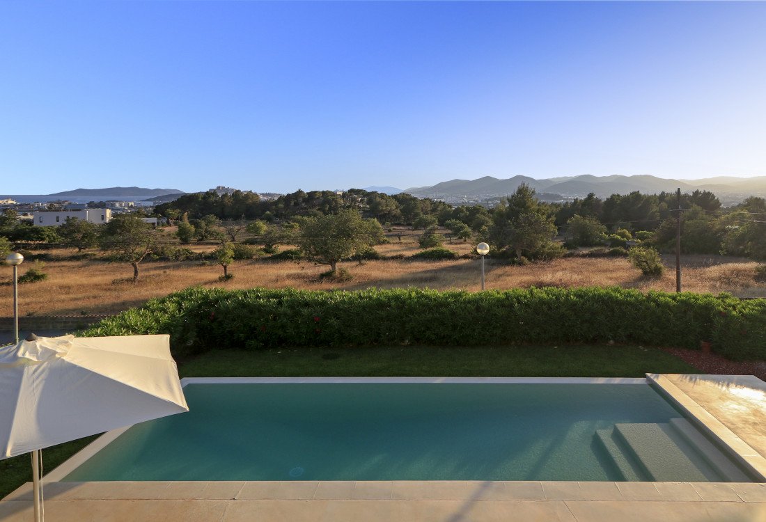 Modernes Familienhaus in Ibizas privilegierter Nachbarschaft - 1