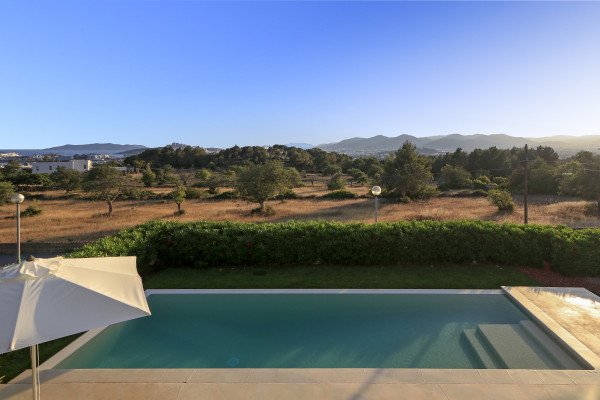 Modernes Familienhaus in Ibizas privilegierter Nachbarschaft - 1