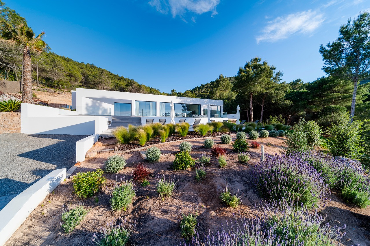 Minimalistic luxury villa in the hills of Sant Josep - 23