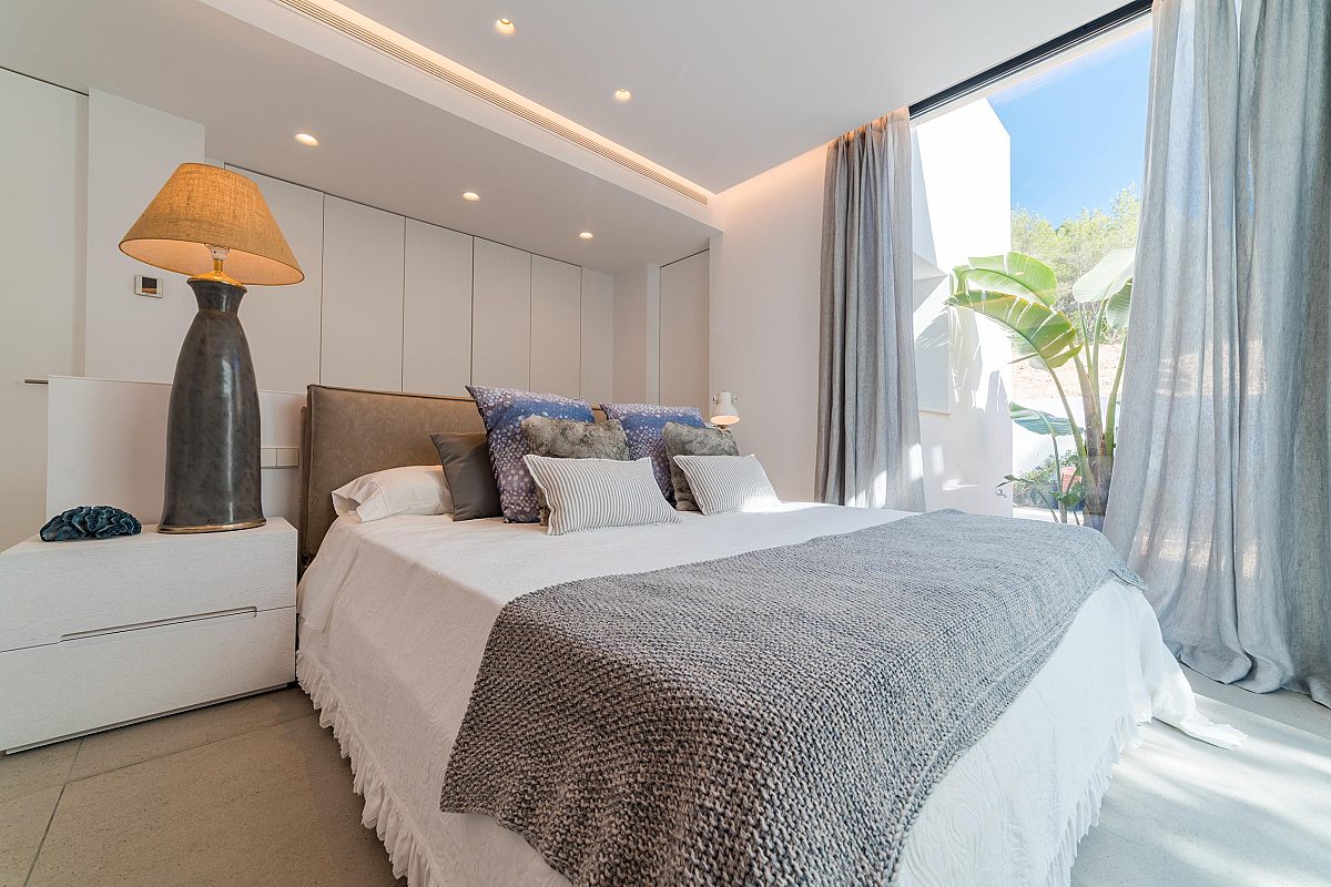Minimalistic luxury villa in the hills of Sant Josep - 14