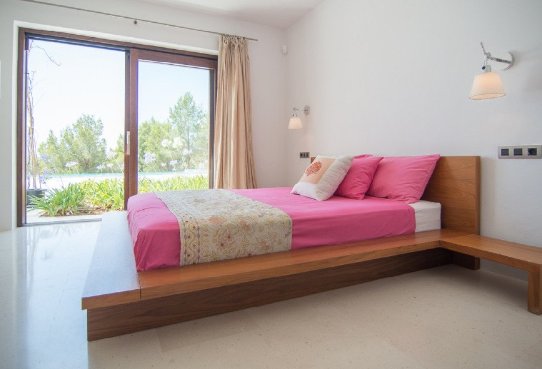 Villa de diseño en la parte alta de Cala Tarida - 12