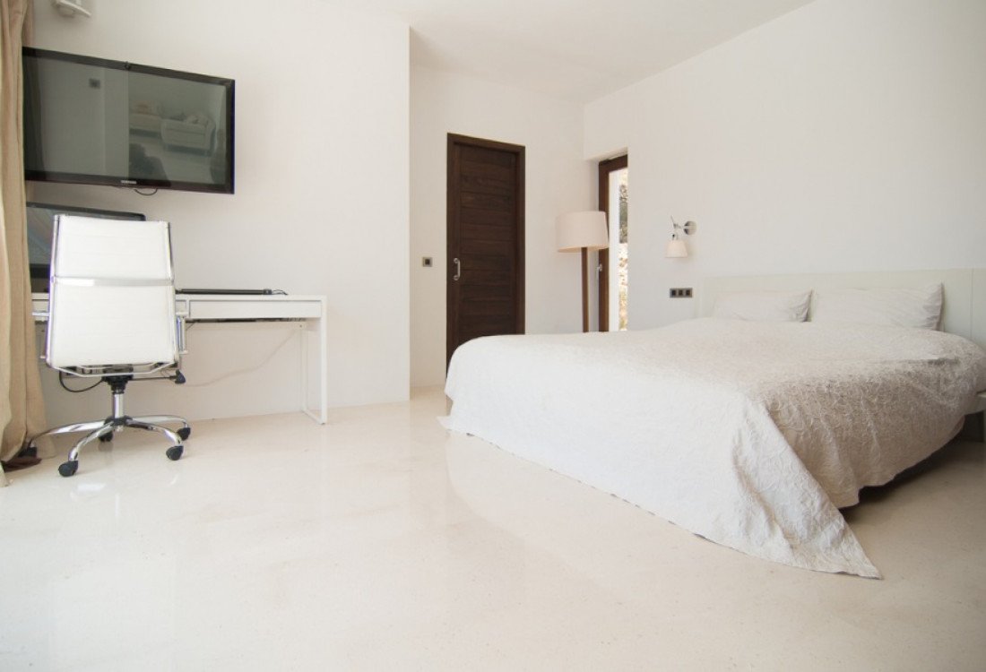 Villa de diseño en la parte alta de Cala Tarida - 17