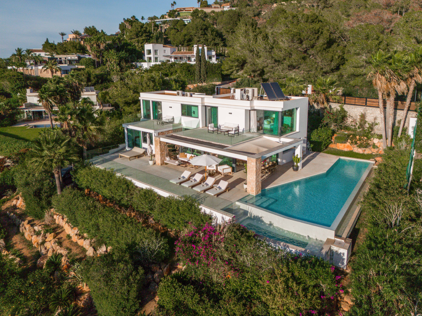 Villa privada rodeada de naturaleza con vistas panorámicas - 2