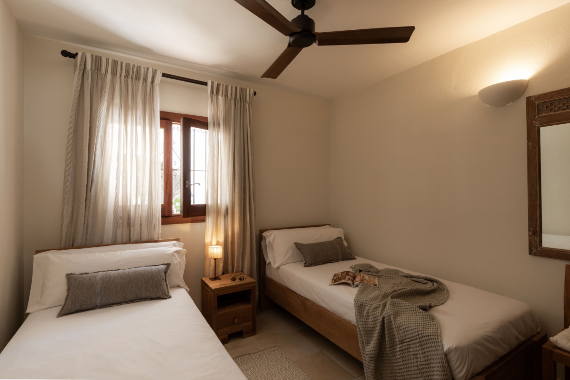 Casa urbana renovada en Jesús - 11