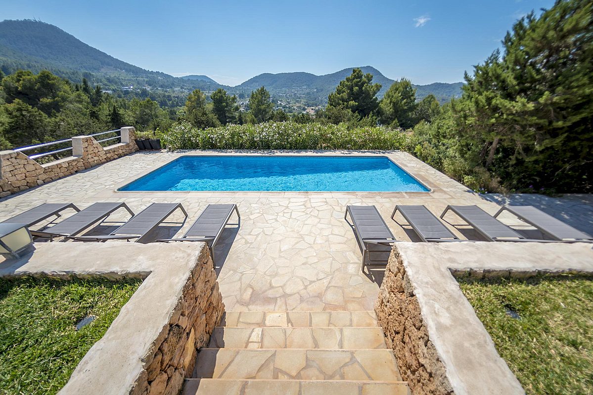 Geräumiges Ferienhaus im Dorf Sant Josep - 6