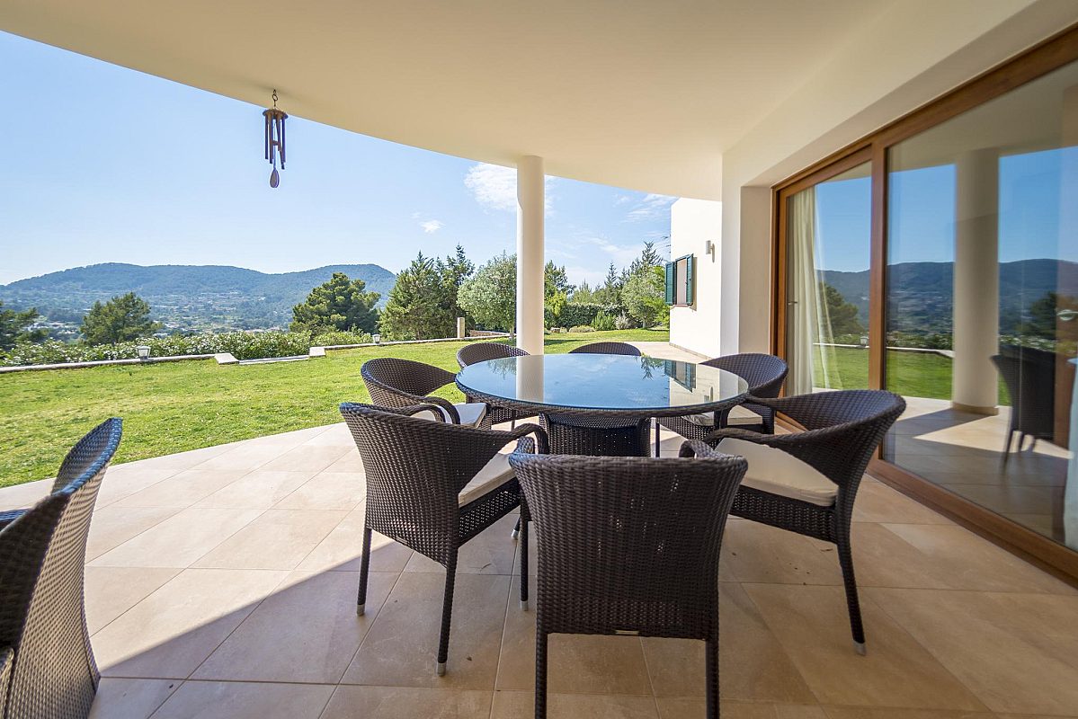 Geräumiges Ferienhaus im Dorf Sant Josep - 8