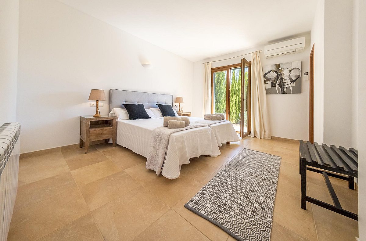Geräumiges Ferienhaus im Dorf Sant Josep - 22