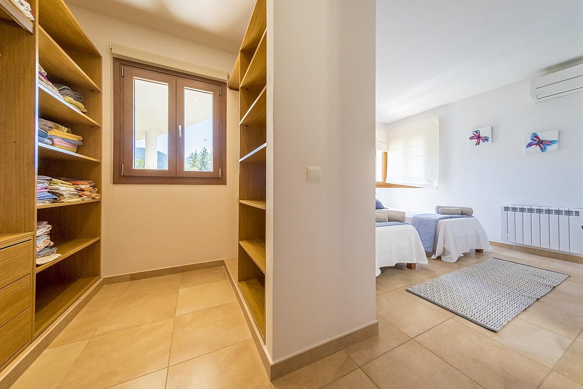 Geräumiges Ferienhaus im Dorf Sant Josep - 25
