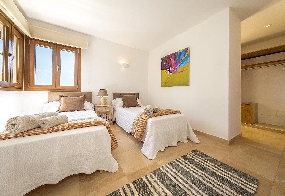 Geräumiges Ferienhaus im Dorf Sant Josep - 18