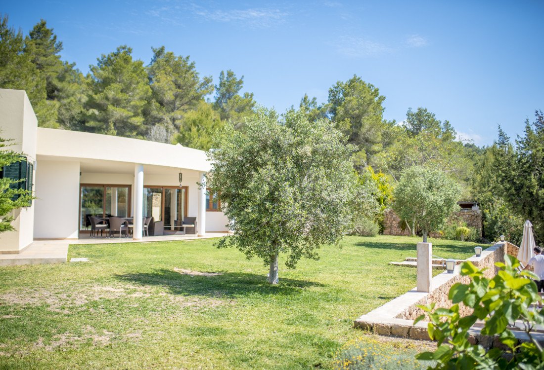 Espaciosa casa de vacaciones en el pueblo de Sant Josep - 2